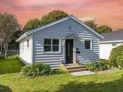 7 Osborne Avenue  Dartmouth, NS B2W 1H7