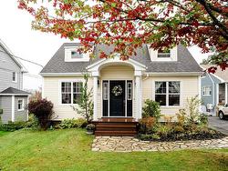 14 Bolton Terrace  Dartmouth, NS B2Y 2Z3