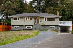 570 Cedarcrest Dr Colwood, BC V9C 1M3