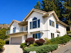 183 Magic Drive  Kelowna, BC V1V 1N2