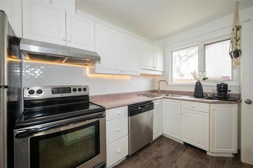 63 Magdalene Bay, Winnipeg, MB 