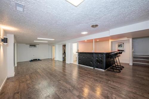 63 Magdalene Bay, Winnipeg, MB 