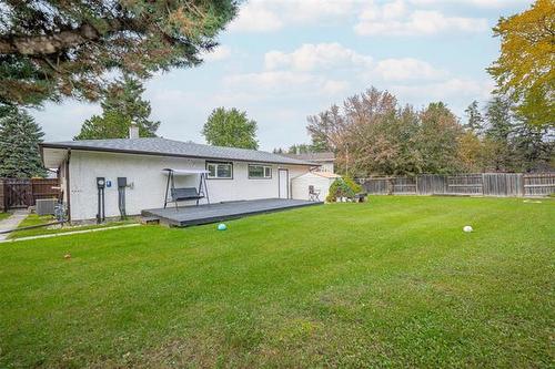 63 Magdalene Bay, Winnipeg, MB 