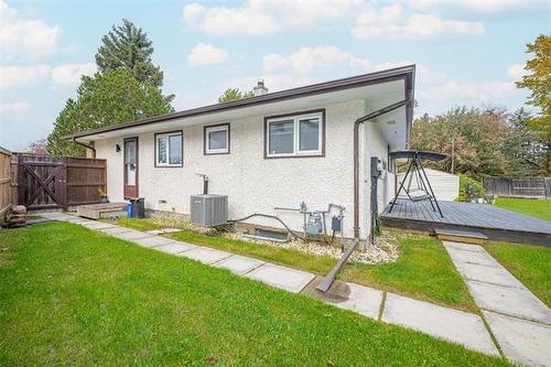 63 Magdalene Bay, Winnipeg, MB 