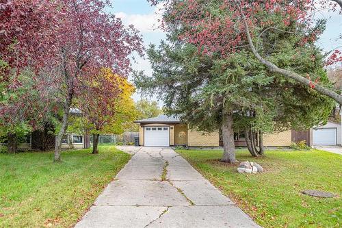 63 Magdalene Bay, Winnipeg, MB 