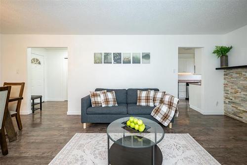 63 Magdalene Bay, Winnipeg, MB 