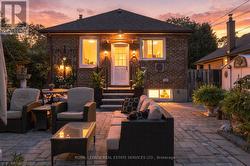 89 YORKVIEW DRIVE  Toronto, ON M8Z 2G3