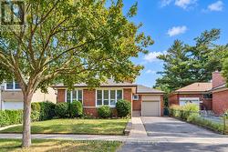 11 LARSTONE AVENUE  Toronto, ON M8Z 2N5