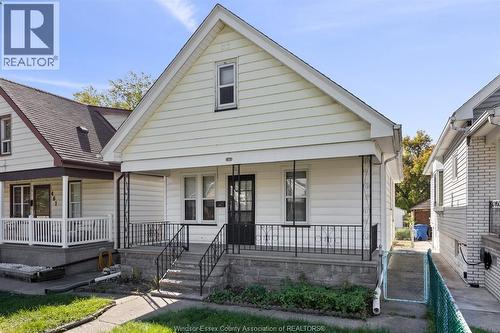 455 CURRY  Windsor, ON N9B 2B8