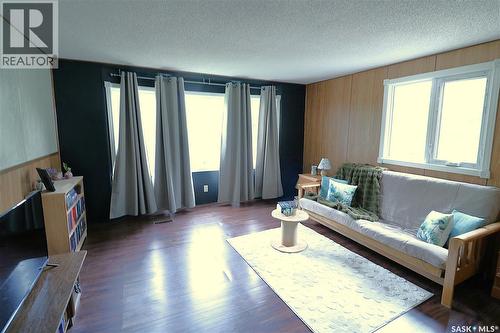 319 4Th Avenue, Kelliher, SK 