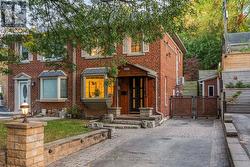 565 ROEHAMPTON AVENUE  Toronto, ON M4P 1S5