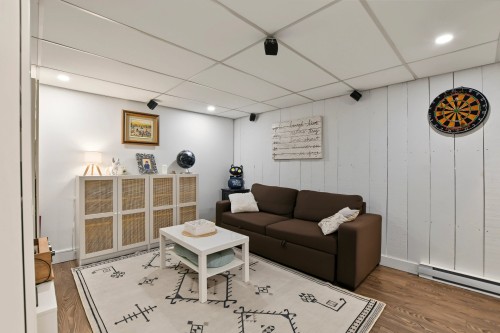 Salon - 42 Rue Vadnais, L'Assomption, QC 