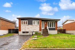5723 Rue Pellan  Brossard, QC J4W 1J2