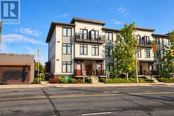 25 - 630 ROGERS ROAD Toronto, ON M6M 1C1