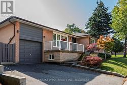 82 RENAULT CRESCENT  Toronto, ON M9P 1J6