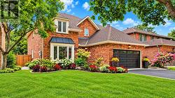 1012 OAK MEADOW ROAD Oakville, ON L6M 1J7