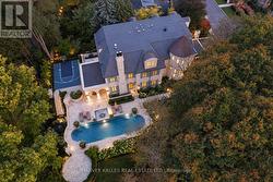 221 FOREST HILL ROAD  Toronto, ON M5P 2N3