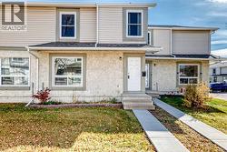 128 Deer Ridge Lane SE  Calgary, AB T2J 6N4