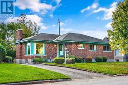 742 CORK STREET  Ottawa, ON K1G 1X9