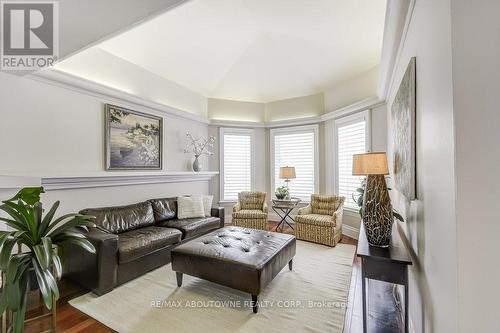 2080 Mckerlie Crescent, Burlington, ON 