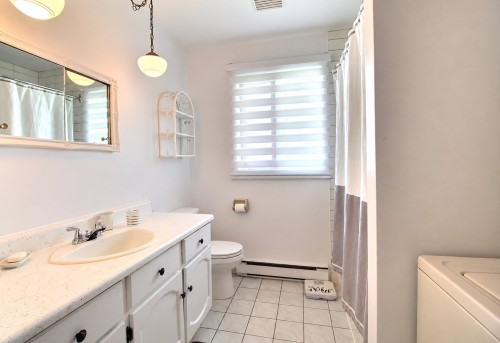 Salle de bains - 458 Rue Principale (St-Évarist), Courcelles/Saint-Évariste, QC 