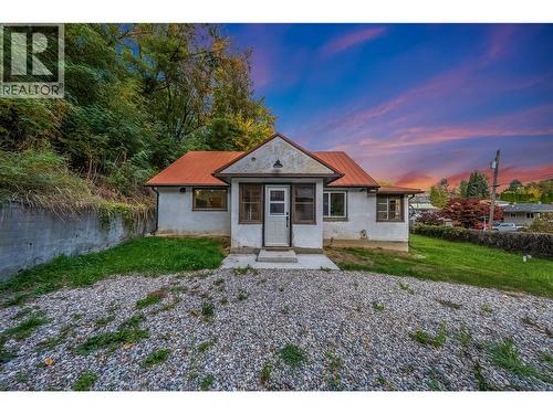 283 WELLINGTON Avenue  Warfield, BC V1R 2K9