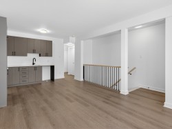 25 82e Avenue  Laval (Chomedey), QC H7V 3M6