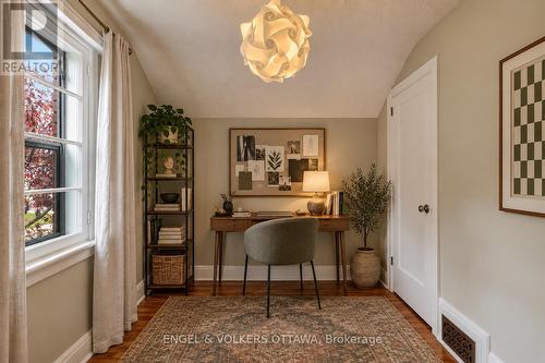 Photo has been virtually staged. - 139 Renfrew Avenue, Ottawa, ON 