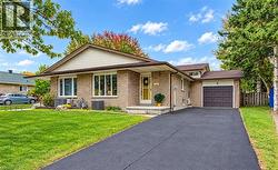 15 UXBRIDGE Crescent  Kitchener, ON N2E 2S2