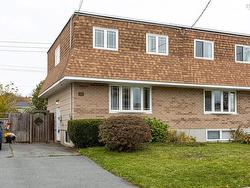 51 John Cross Drive  Dartmouth, NS B2W 1X1
