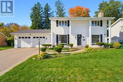 35 MOHAWK CRESCENT  Ottawa, ON K2H 7G7
