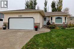 242 PAR PLACE N  Regina, SK S4Y 1H3