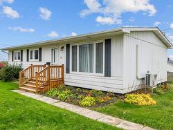 10 LONGWORTH Street Souris, PE C0A 2B0
