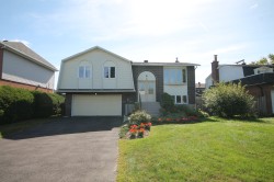 27 Rue Greenfield  Dollard-Des-Ormeaux, QC H9G 2J9