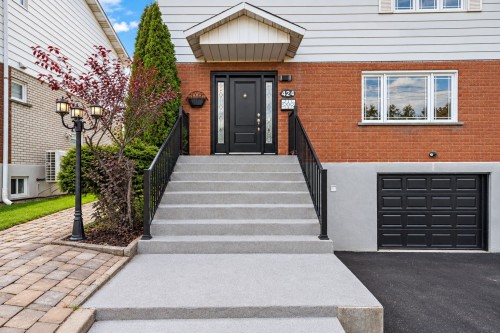 424 Av. Dunn  Laval (Chomedey), QC H7W 4A9