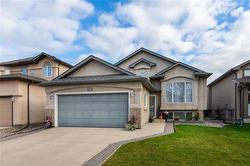 15 Grantsmuir DR  Winnipeg, MB R3W 0A3