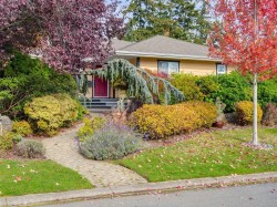 1158 Hadfield Ave Esquimalt, BC V9A 5N7