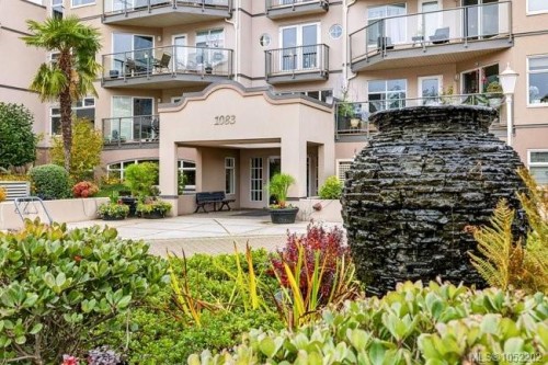 #204-1083 Tillicum Rd  Esquimalt, BC V9A 7L7
