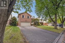 806 LINDEN COURT  Whitby, ON L1N 6S8