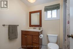 4 Pc Ensuite Bathroom in Primary Bedroom - 