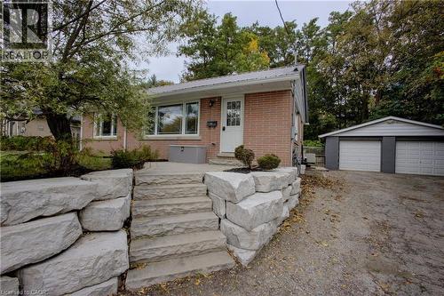 15 DUMBARTON Street  Guelph, ON N1E 3T4