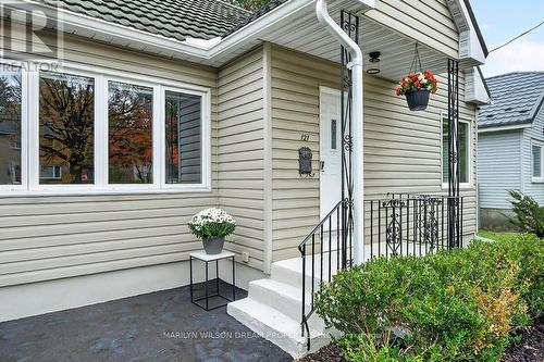 121 St Laurent Boulevard, Ottawa, ON 