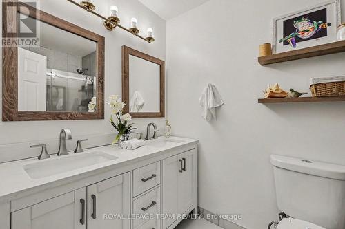 Second bathroom upstairs - 4 Degas Court, Ottawa, ON 