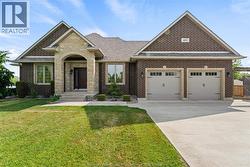 402 COUNTY RD 34 West  North Ridge, ON N8M 2X5