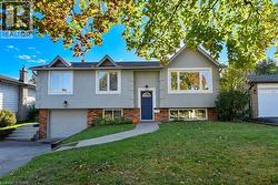 699 CASTLEGUARD Crescent  Burlington, ON L7N 2W7