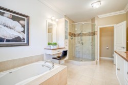 Salle de bains attenante à la CCP - 