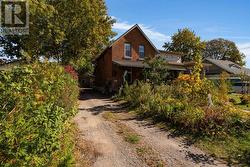 11 FRANCES STREET N  Barrie, ON L4N 1Z1