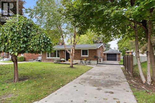 1109 Parkview AVENUE  Windsor, ON N8S 2X8
