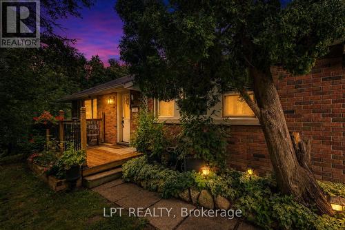 98 DON MOR DRIVE  Newmarket, ON L3Y 1G7