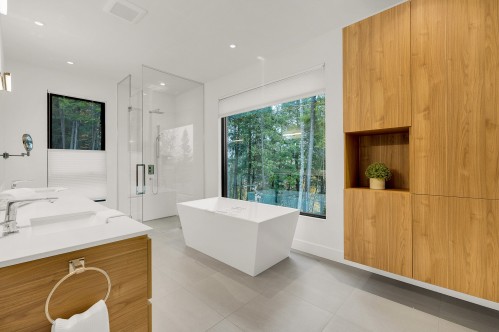Salle de bains attenante à la CCP - 2551Z Ch. De L'Étang, Sainte-Adèle, QC 